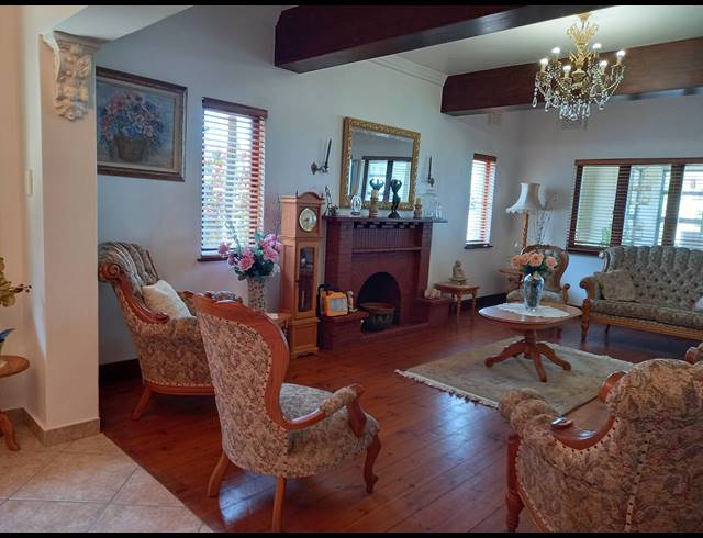 9 BEDROOM HOUSE FOR SALE IN UMTENTWENI